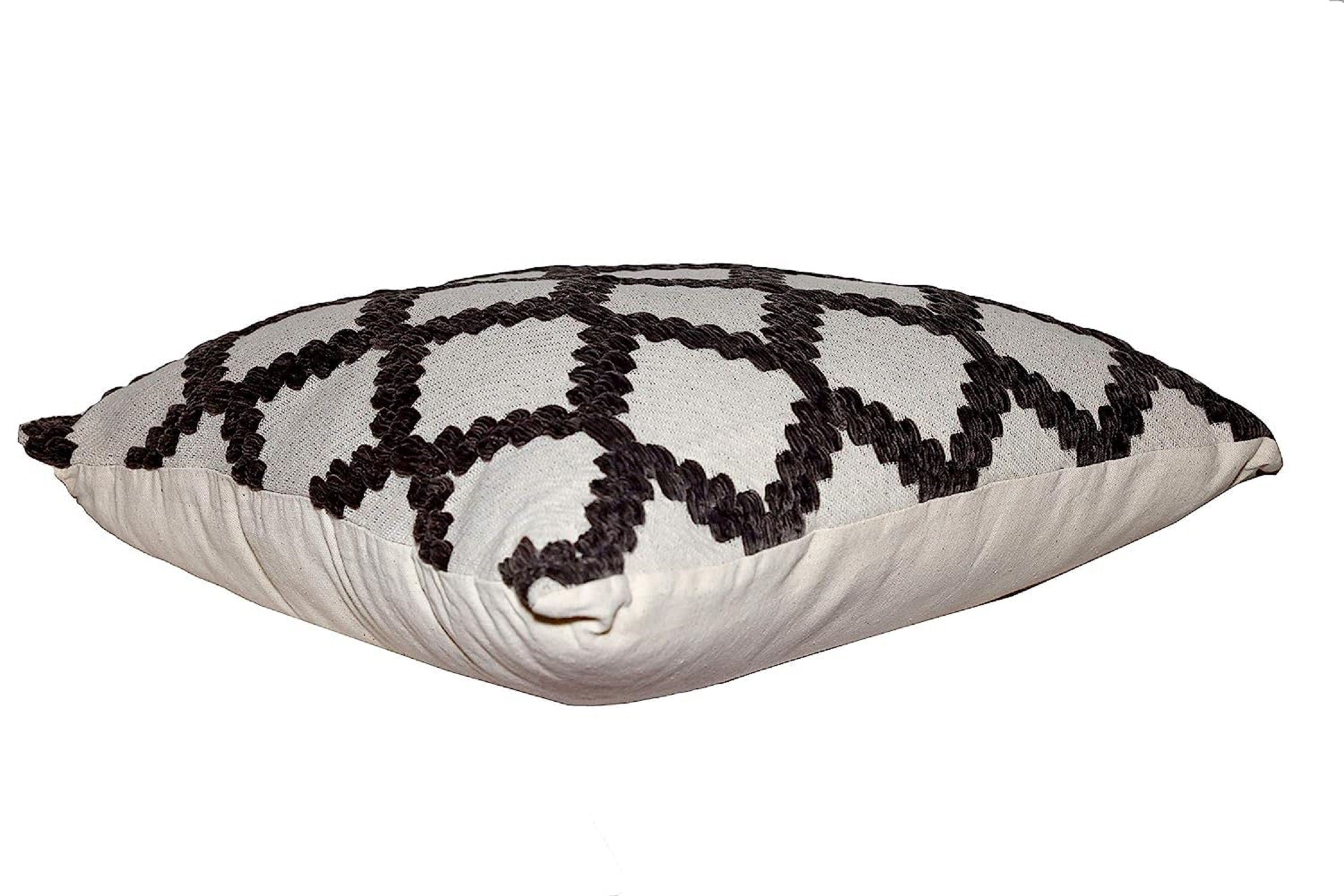 Diamond Pattern Cushion Cover (50x50 cm) I White & Black