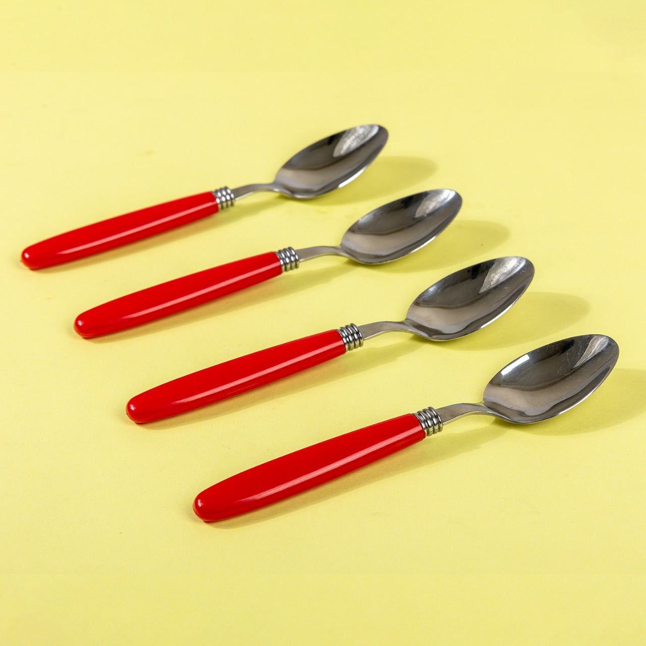 Sabichi Elkie 16-Piece Cutlery Set, Red |Quality Food Grade Stainless Steel | 4 x Table Knives, 4 x Table Forks, 4 x Table Spoons & 4 x Tea Spoons - pengessentials