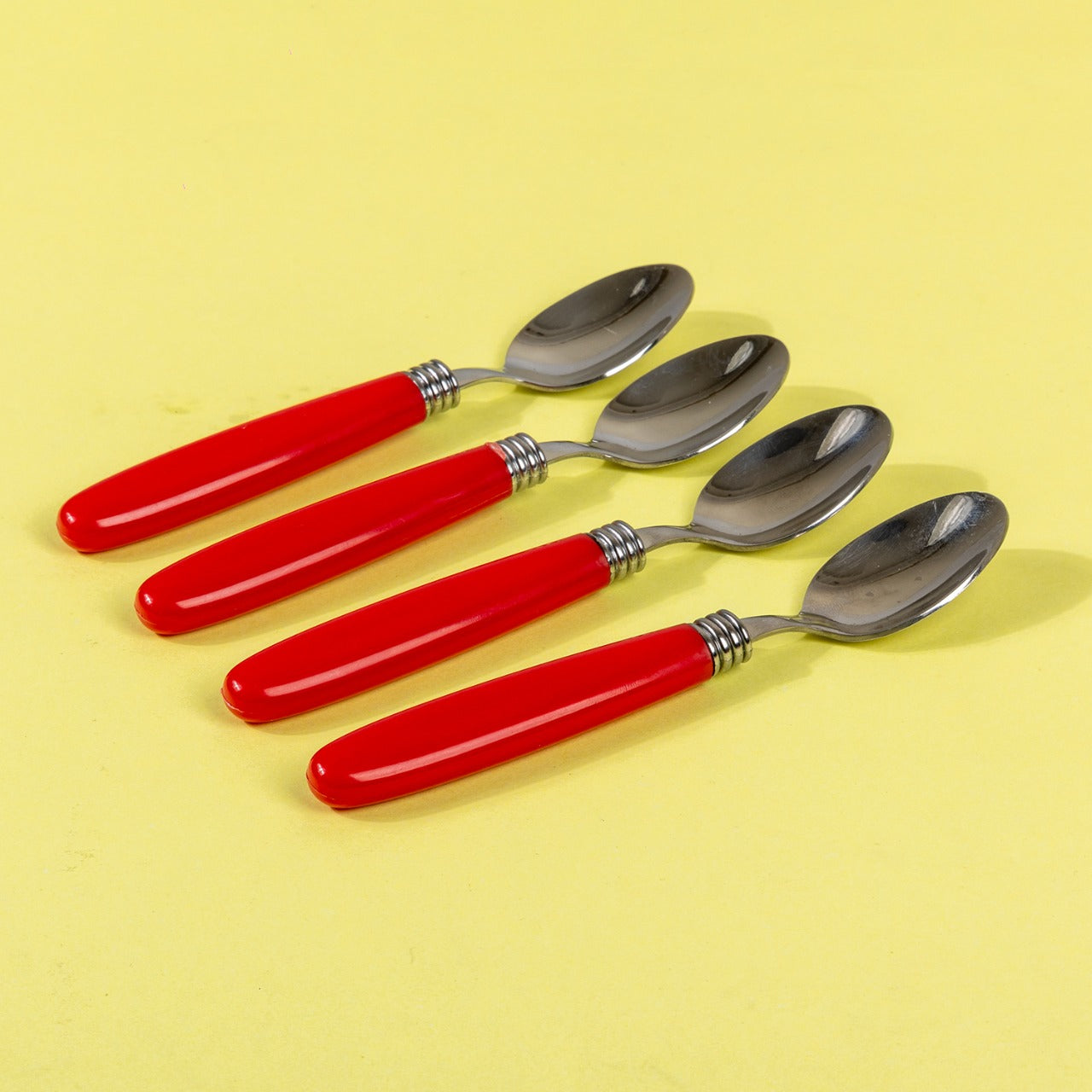 Sabichi Elkie 16-Piece Cutlery Set, Red |Quality Food Grade Stainless Steel | 4 x Table Knives, 4 x Table Forks, 4 x Table Spoons & 4 x Tea Spoons - pengessentials