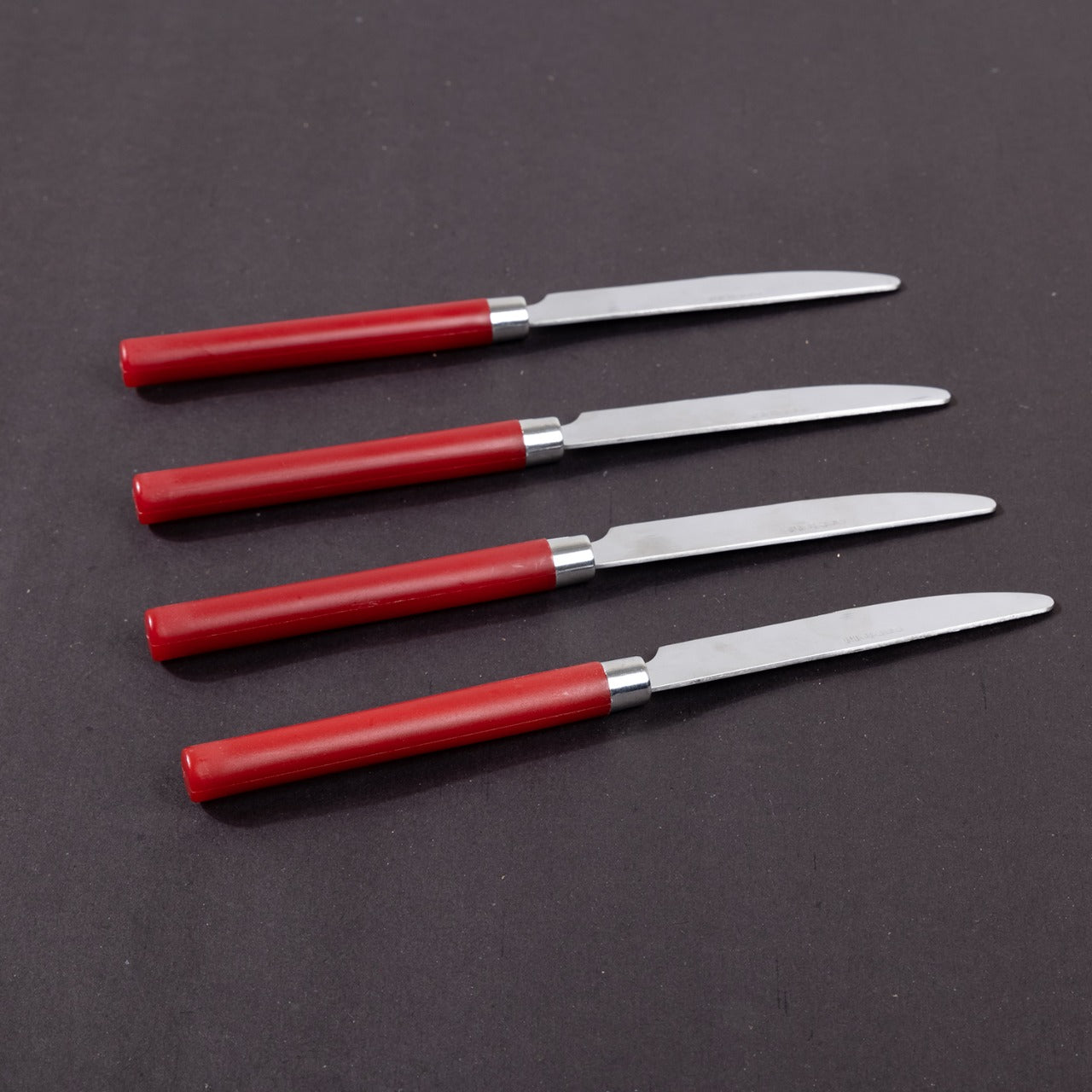 Elkie 16-Piece Round Cutlery Set I Red