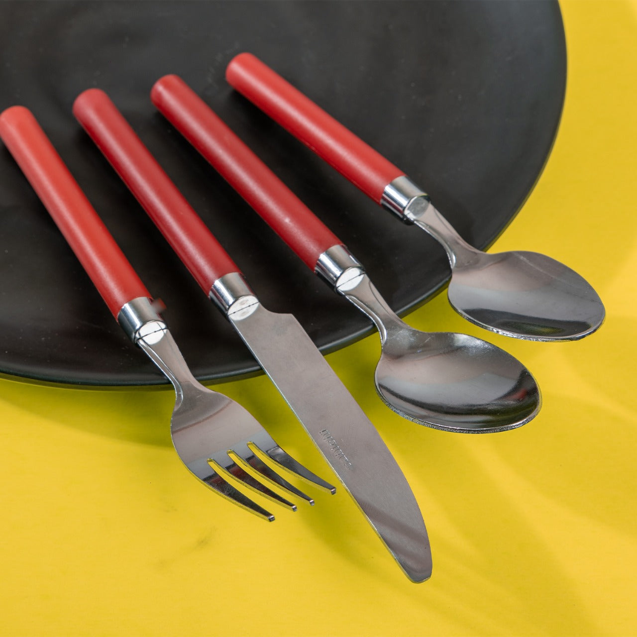 Elkie 16-Piece Round Cutlery Set I Red
